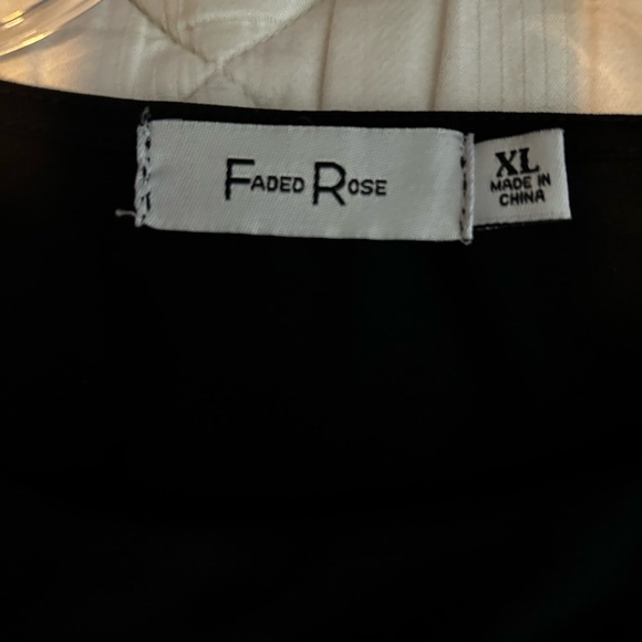 Cropped black t shirt - Picture 2 of 3